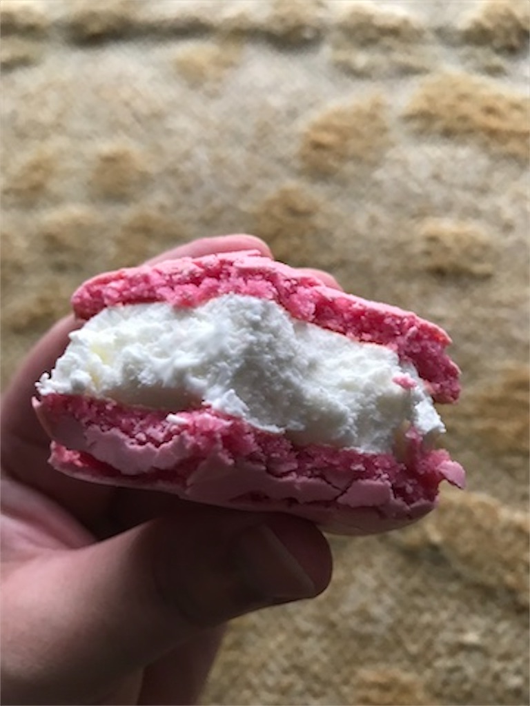 フランボワーズマカロンアイス