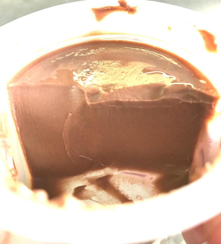 ファミリーマート　スプーンで食べる冬ショコラ　カロリー　新商品　実食　口コミ