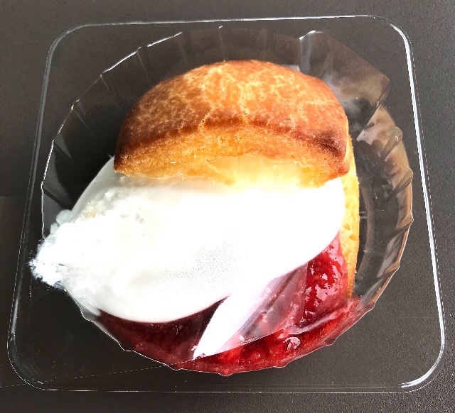 スコーンサンド(チーズクリーム&いちごソース) ローソン 口コミ ブログ カロリー