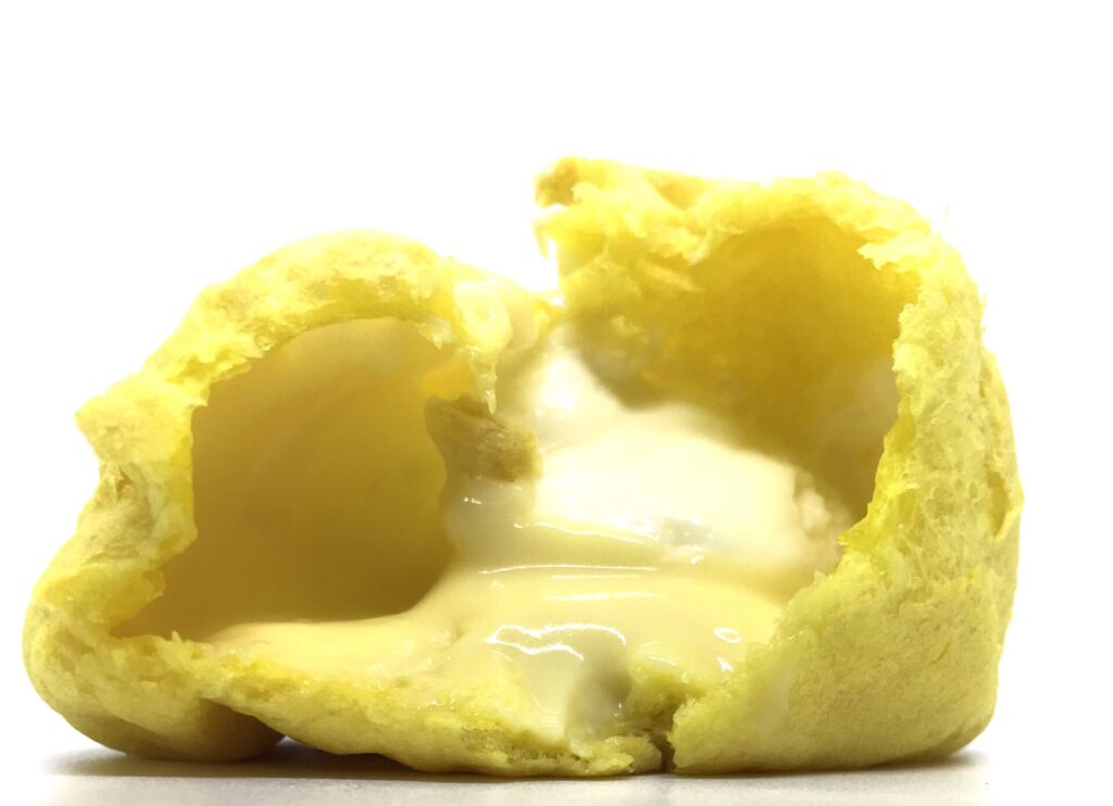 seveneleven-cream-puff-lemon-custard-eating