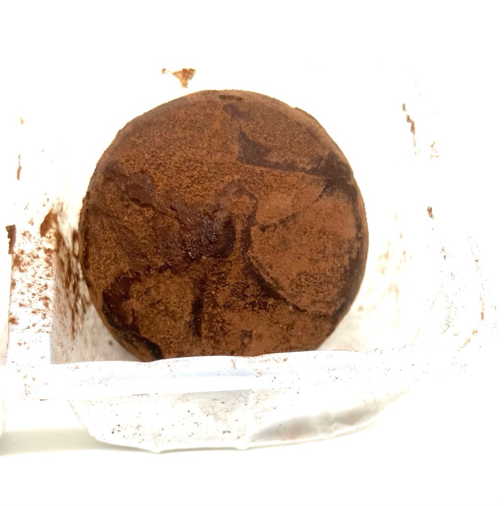 familymart-sweet-chocolate-cream-truffles-one of