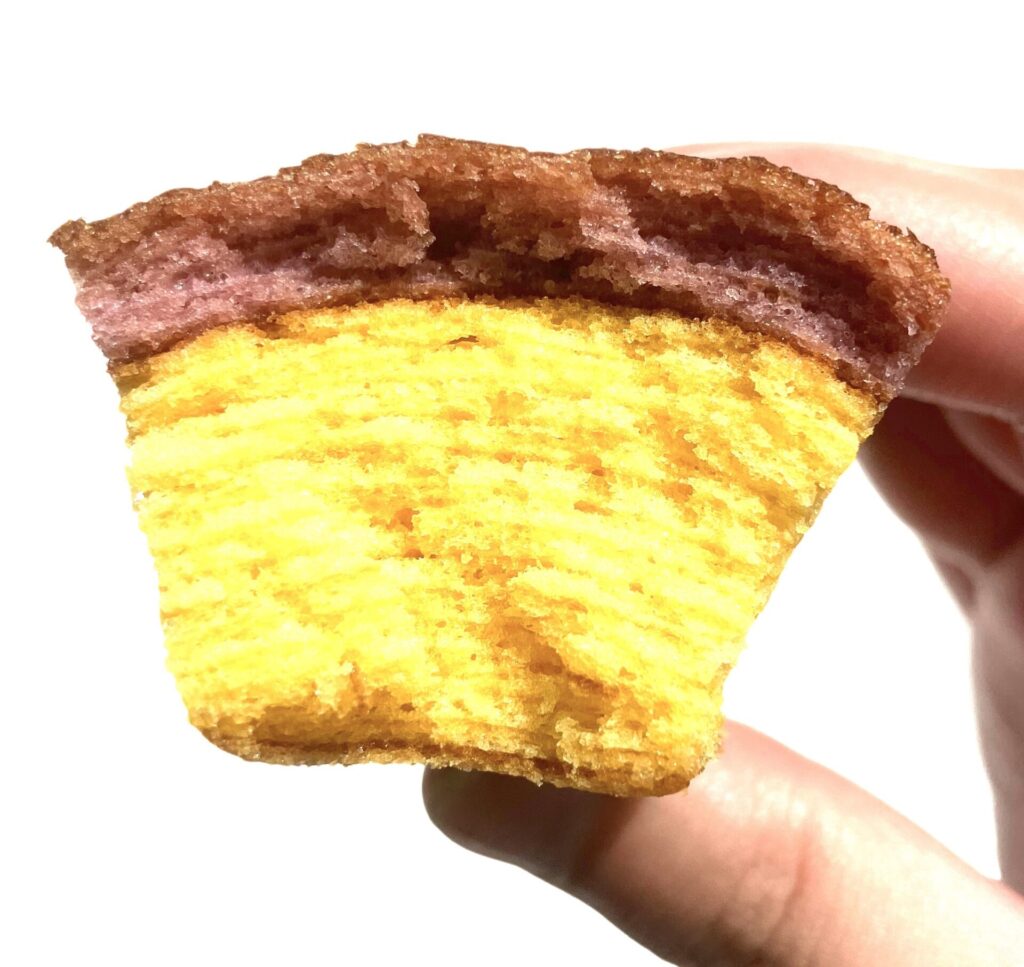 familymart-sweet-potato-baumkuchen-eating