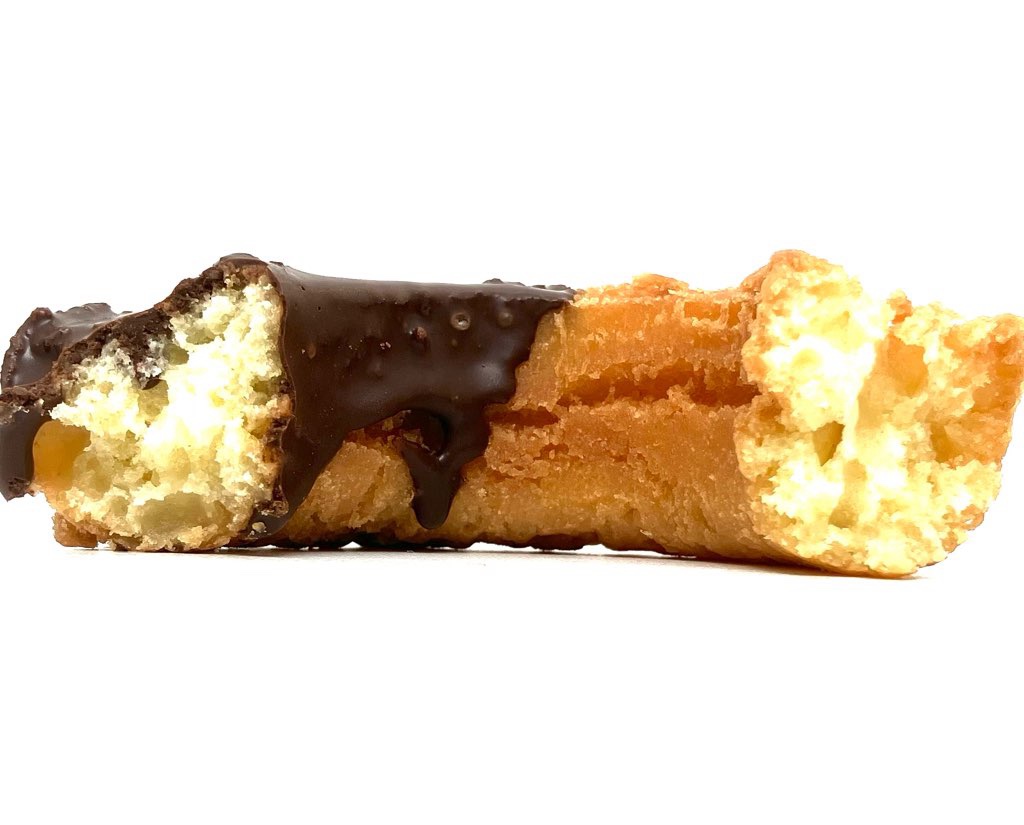 seveneleven-old-fashioned-doughnut-chocolate-eating 
