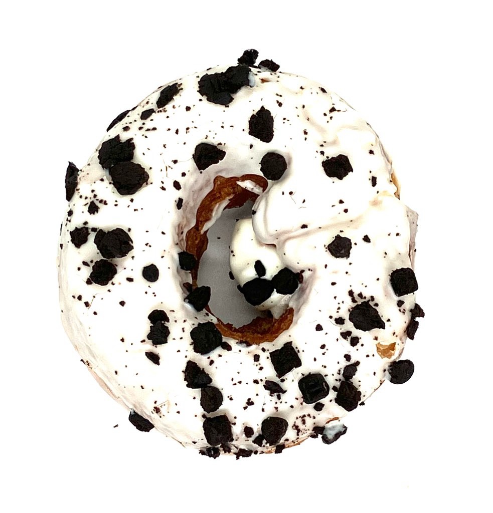 familymart-sweet-cookie-cream-croissant-donut-up