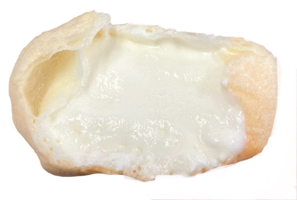 seveneleven-cream-puff-milk-cream-eating 