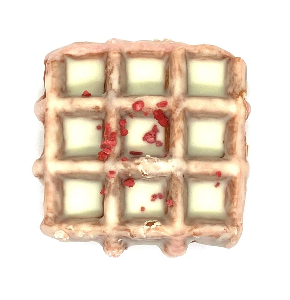 familymart-sweet-strawberry-waffle-up