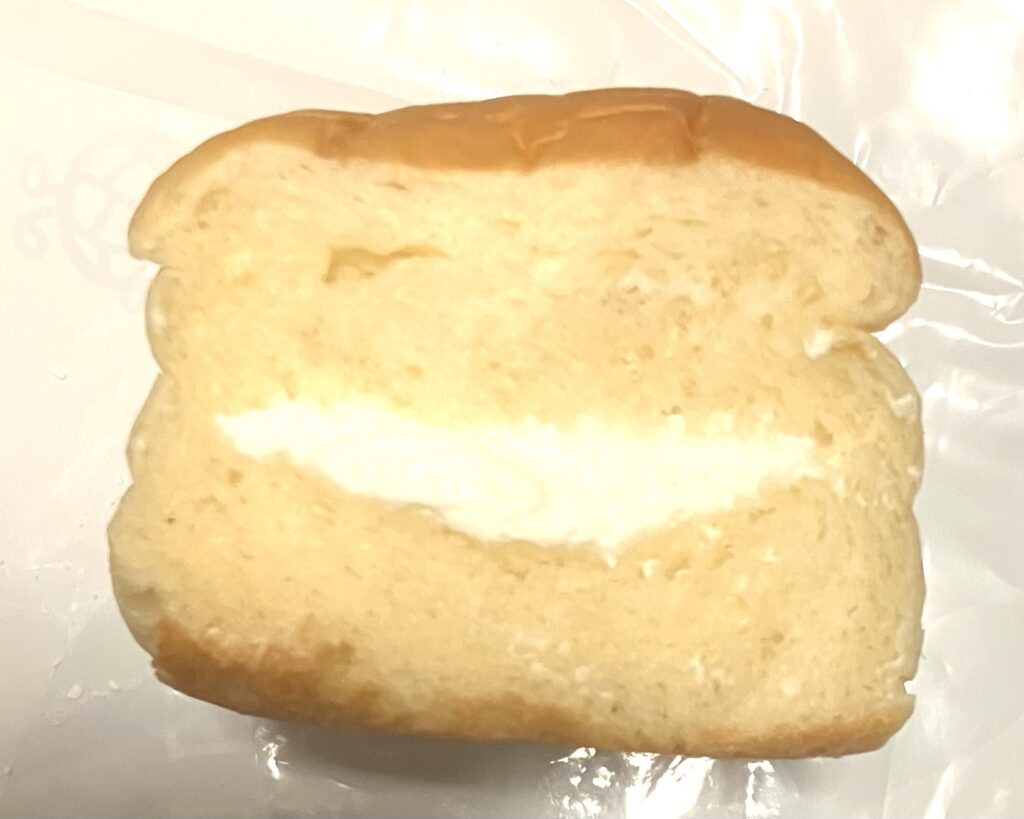 lawson-sweets-milk-bread-whipped-cream-side