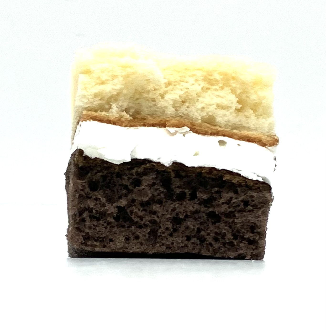 seveneleven-fluffy-cookie-sandwich-vanilla-cream-expiration-eating 