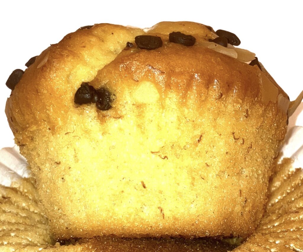 familymart-sweet-banana-muffin-side