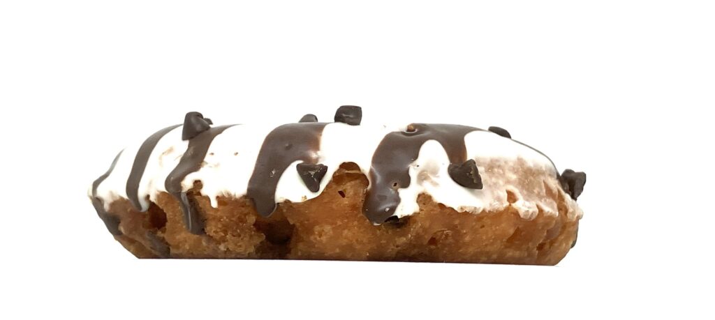 familymart-sweet-chocolate-donut-white-chocolate-side