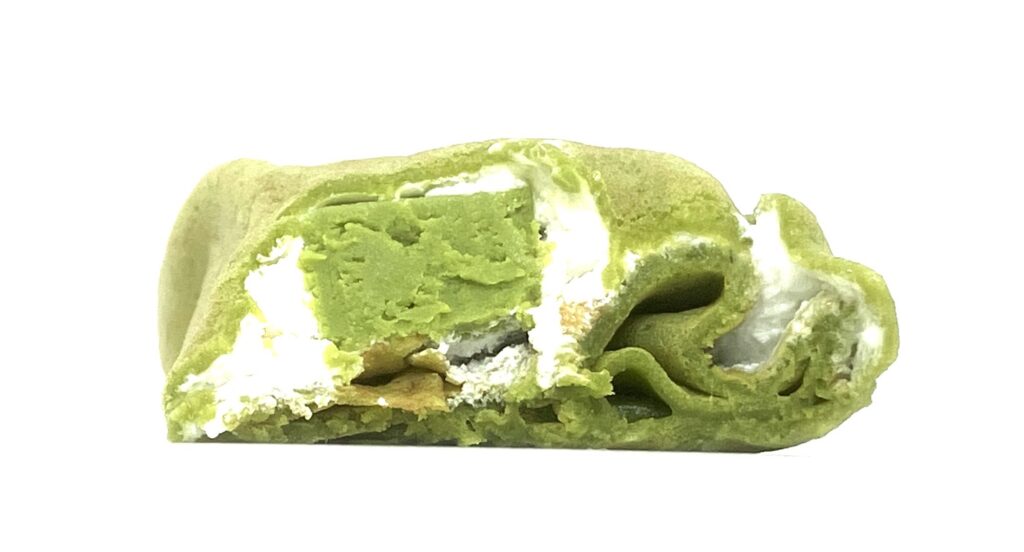 familymart-sweet-matcha-crepe-eating