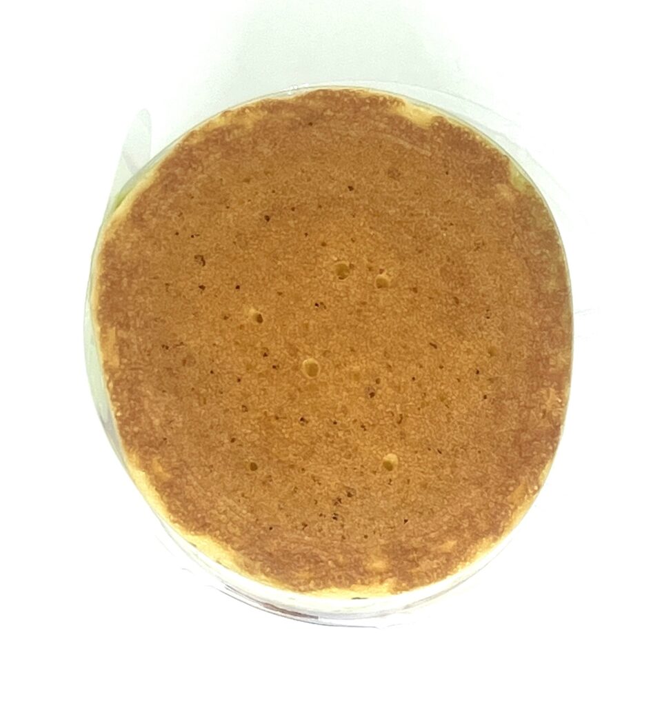 familymart-sweet-matcha-moose-red-beans-pancake-up
