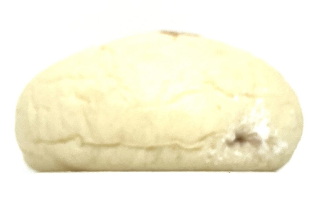 familymart-sweet-red-bean-whipped-cream-bread-side
