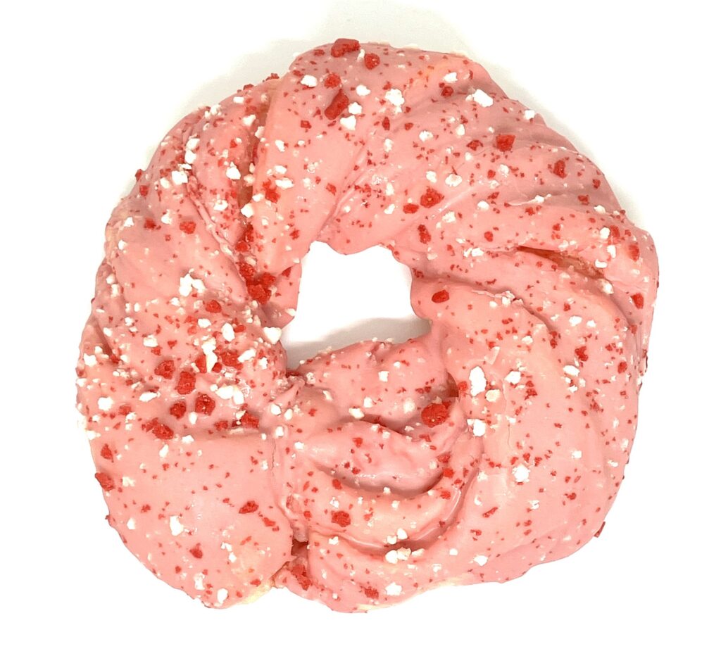 familymart-sweet-strawberry-mochi-up