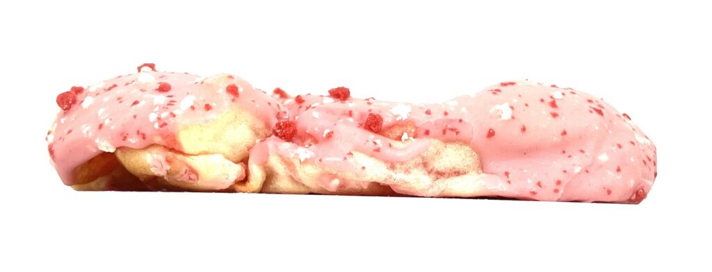 familymart-sweet-strawberry-mochi-side