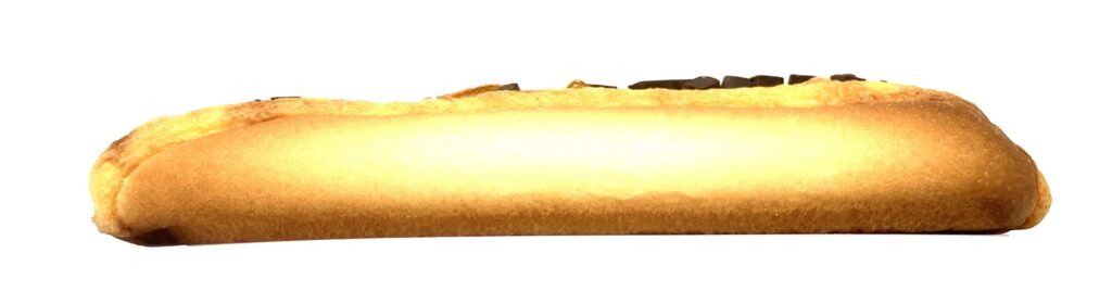 lawson-sweets-cream-puff-roll-chocolate-whipped-side