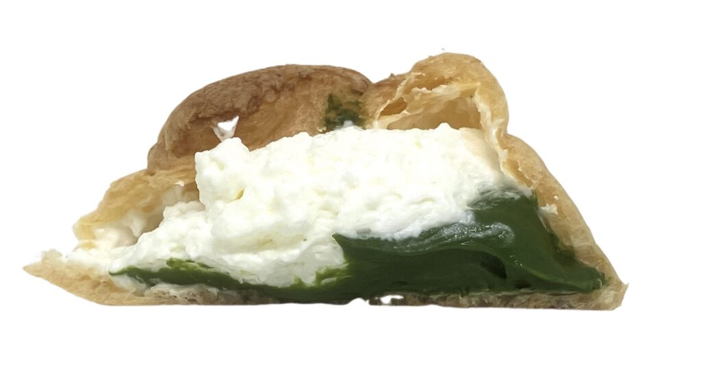 seven-eleven-sweets-cream-puff-matcha-cream-eating
