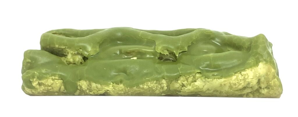 seven-eleven-sweets-matcha-white-chocolate-cream-side