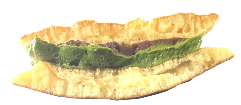 seven-eleven-sweets-pancakes-matcha-red-bean-paste-eating