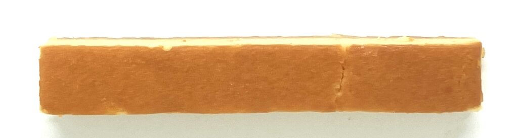 familymart-sweet-baked-cheesecake-one-hand-up