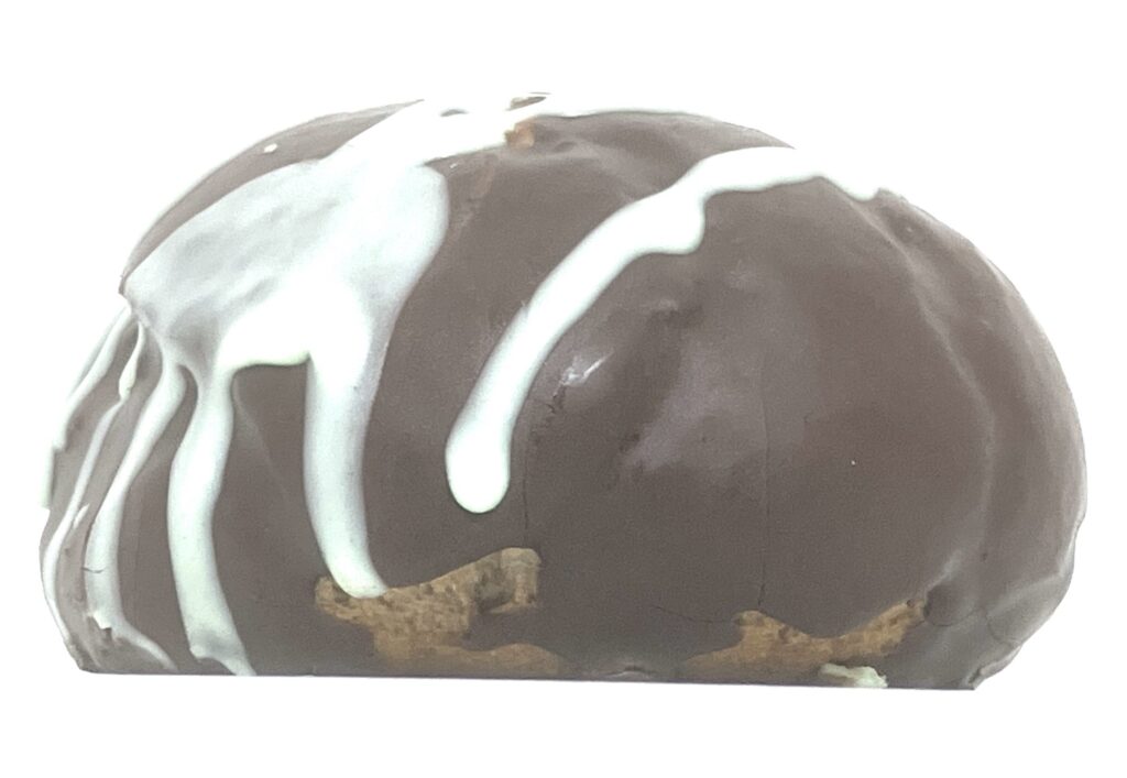 familymart-sweet-choco-mint-cream-puff-side