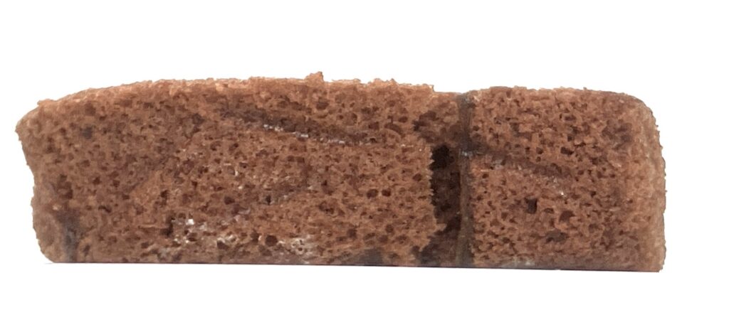 familymart-sweet-choco-mint-roll-cake-side
