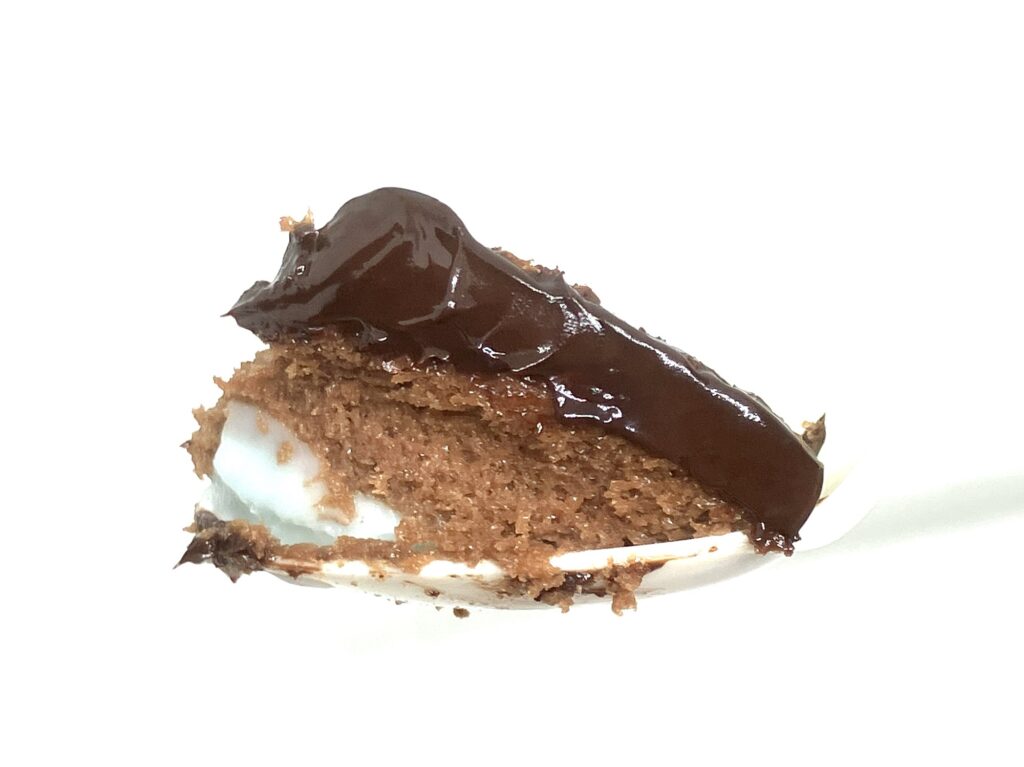 familymart-sweet-chocolate-mint-purine-eating
