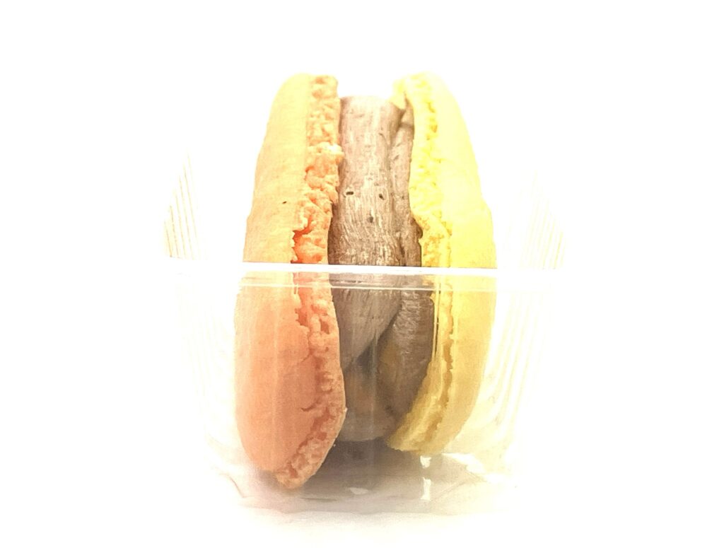 familymart-sweet-macaron-chocolate-passion-pine-side