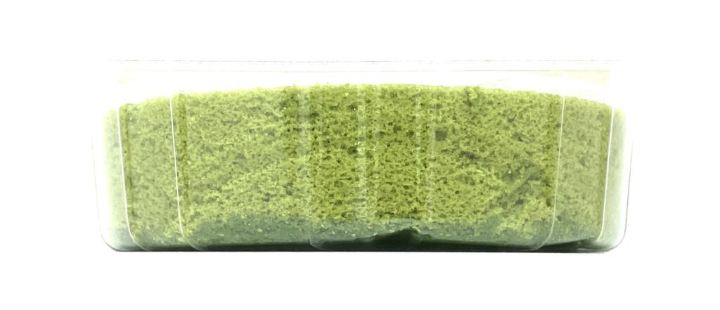 familymart-sweet-matcha-role-cake-side