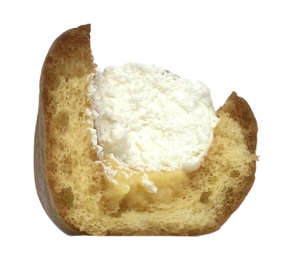 familymart-sweet-whip-cream-omelet-eating