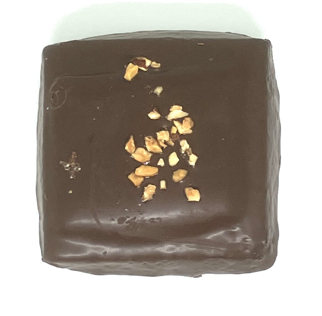 seven-eleven-sweets-caramel-cream-almond-up