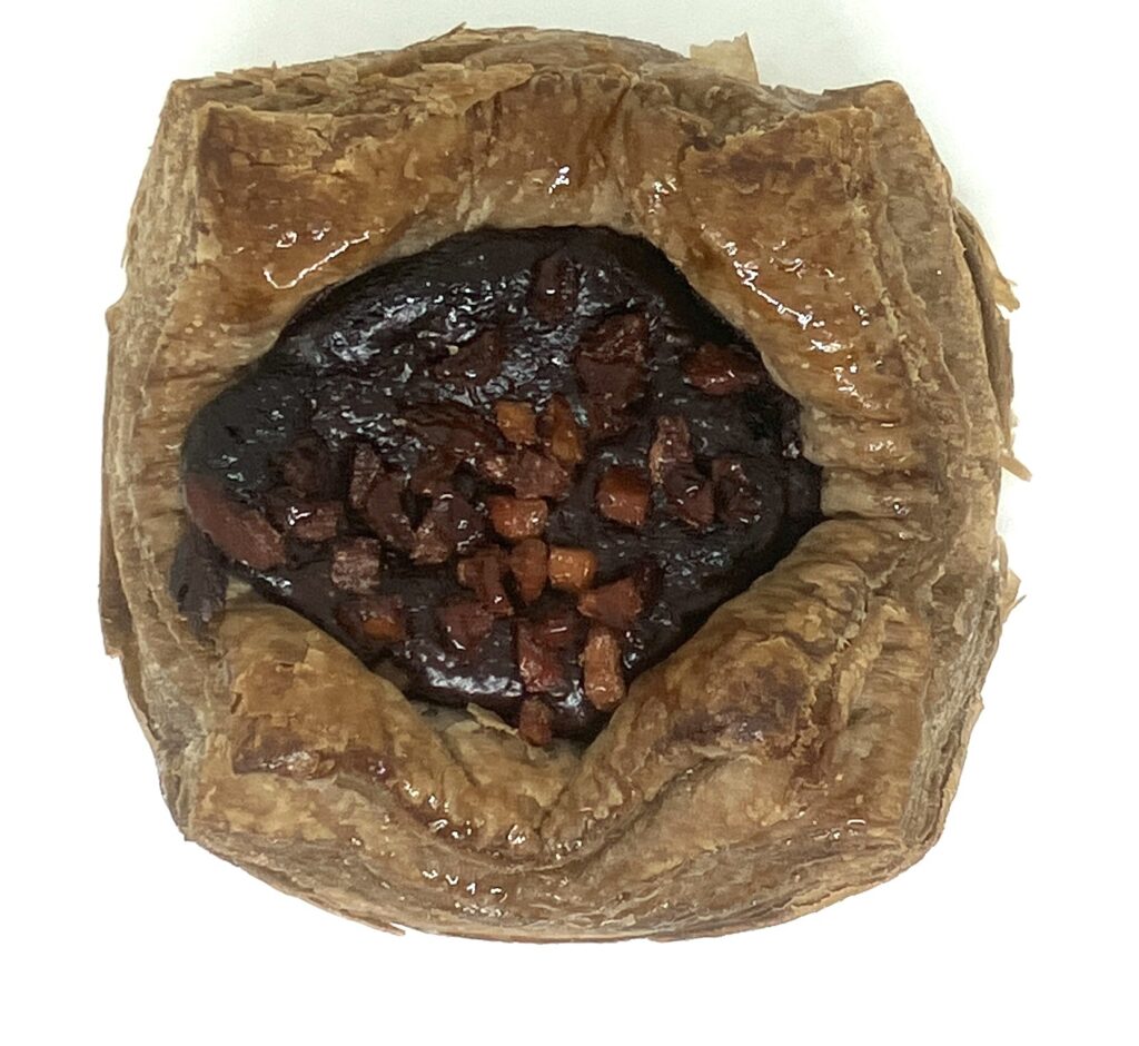 familymart-sweets-baked-chocolate-whipped-cream-up
