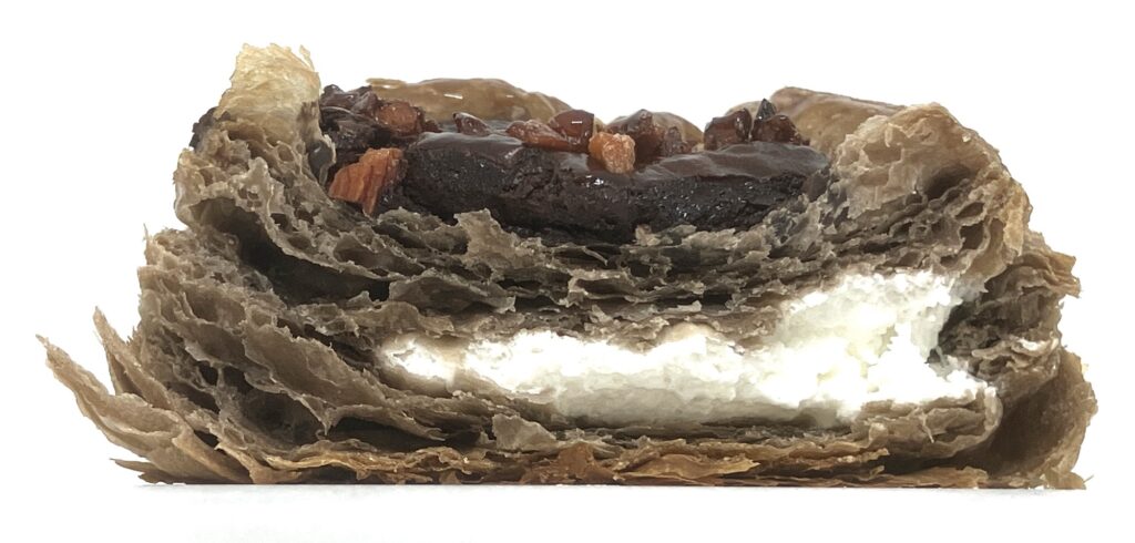 familymart-sweets-baked-chocolate-whipped-cream-eating