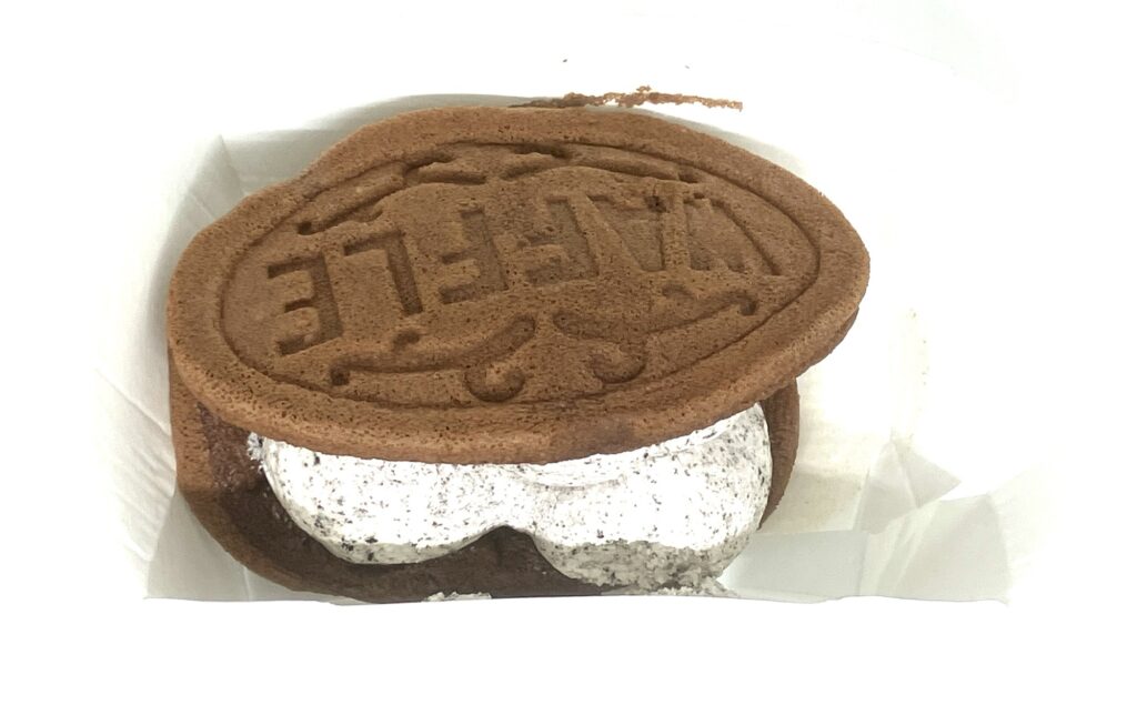 familymart-sweets-cookie-cream-waffle-up