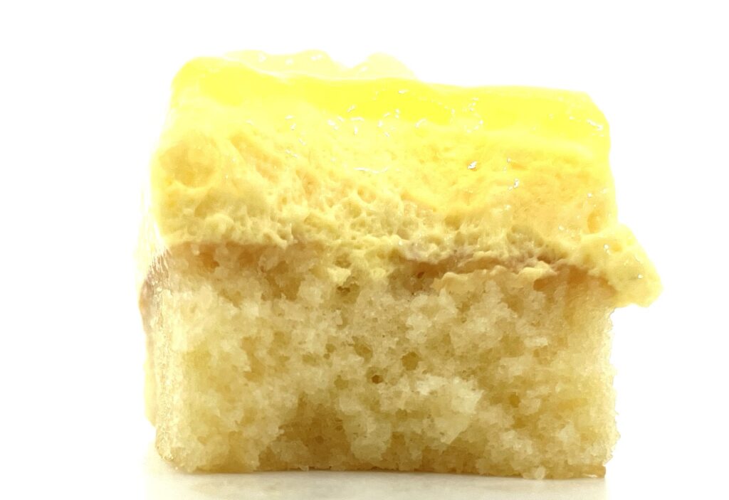 familymart-sweets-honey-apple-cake-eating