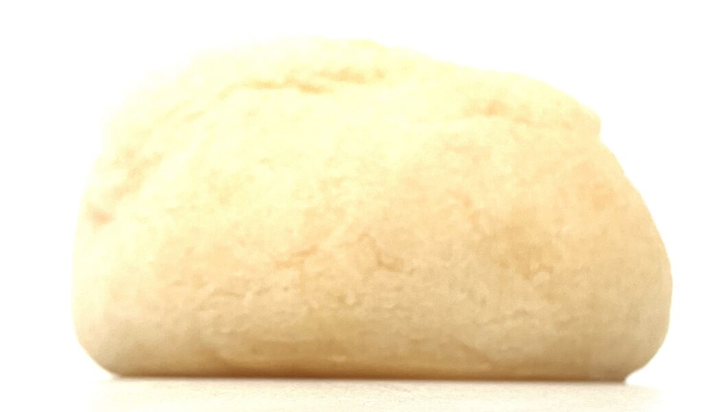 familymart-sweets-marukawa-orange-cream-puff-side