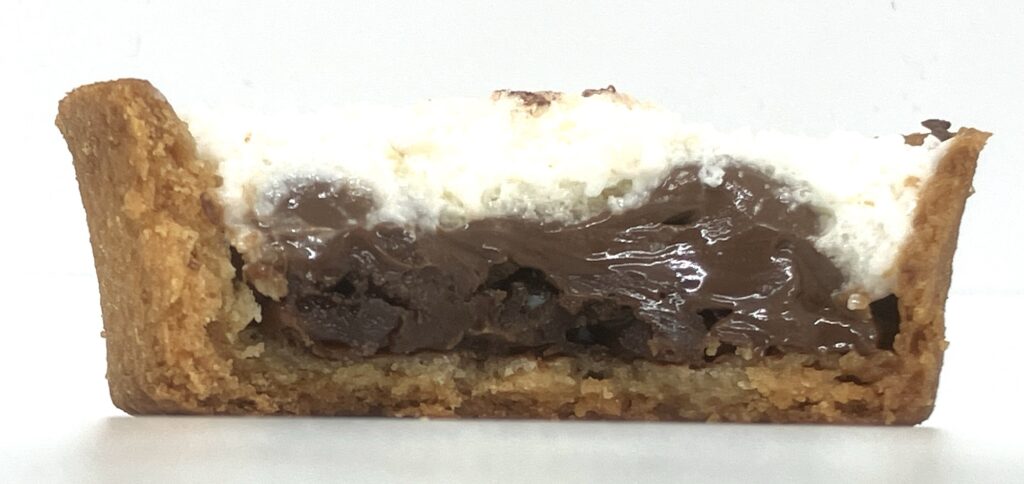 familymart-sweets-salted-chocolate-tarte-eating 