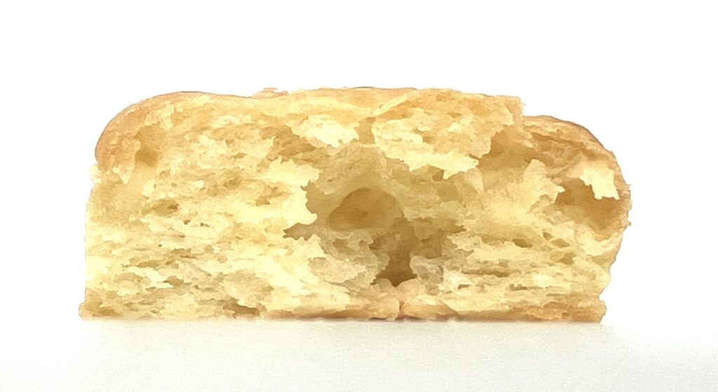familymart-sweets-scone-cheesecake-eating