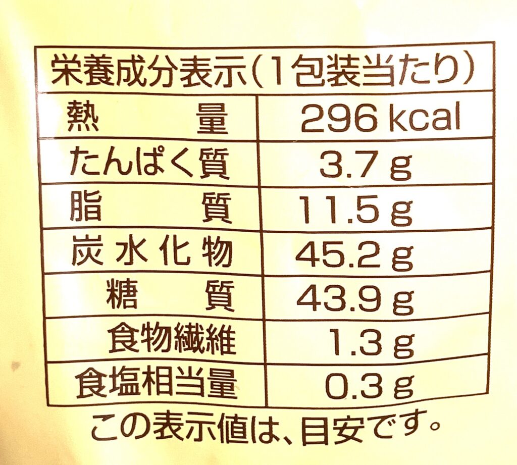 familymart-sweets-choco-banana-role-cake-cal