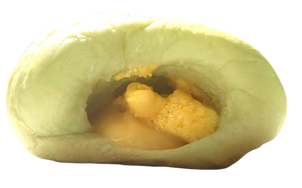 familymart-sweets-melon-cream-whip-coronet-side