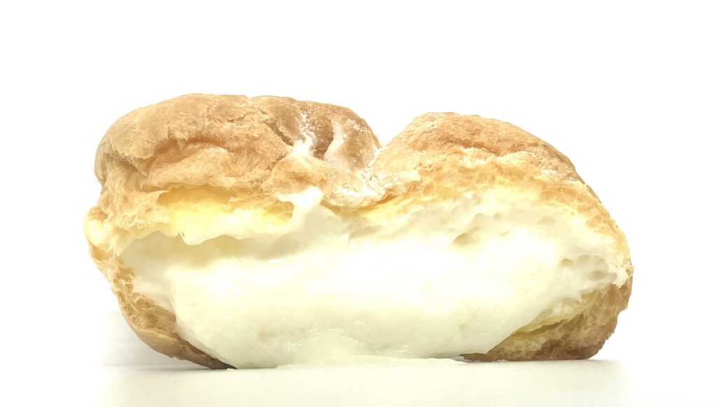 familymart-sweets-summer-milk-cream-puff-eating