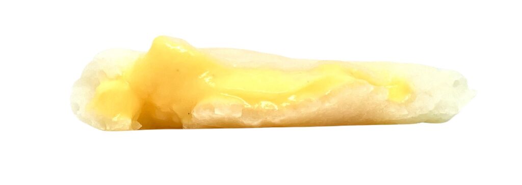 seven-eleven-sweets-white-chewy-taiyaki-custard-eating 