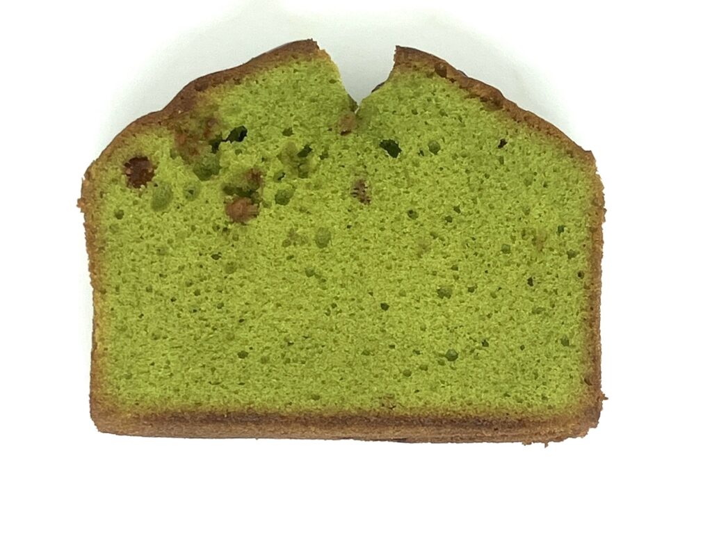 familymart-sweets-pistàcchio-strawberry-pound-cake-up