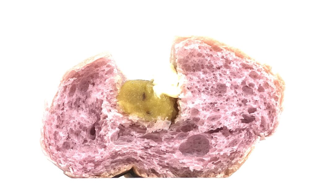 familymart-sweets-sweet-potato-france-pan-eating 