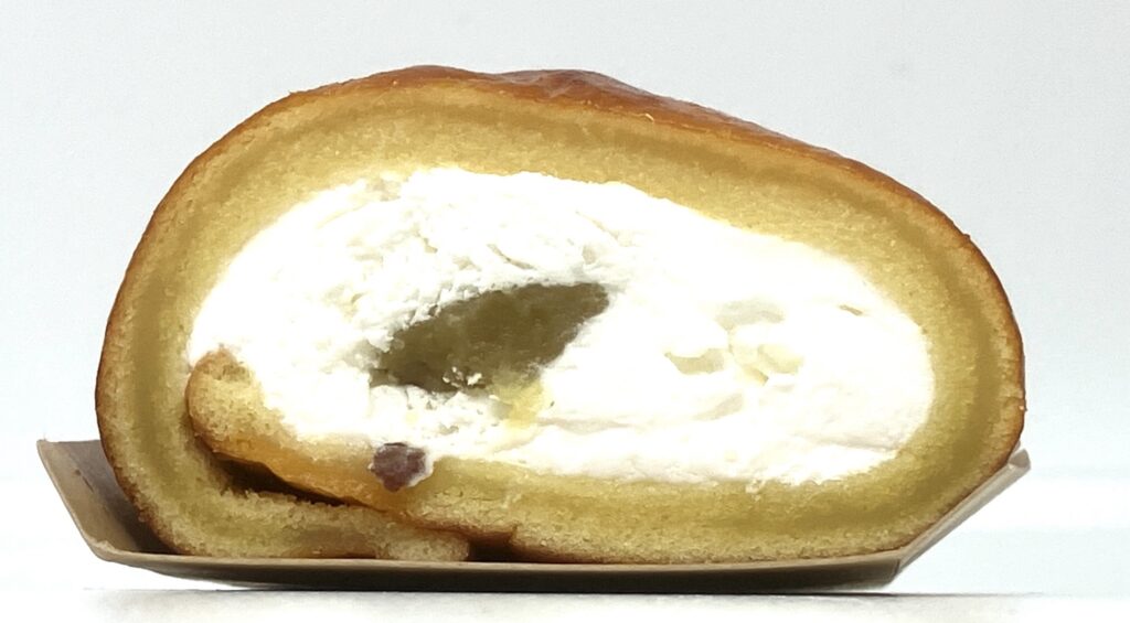 familymart-sweets-sweet-potato-role-cake-side