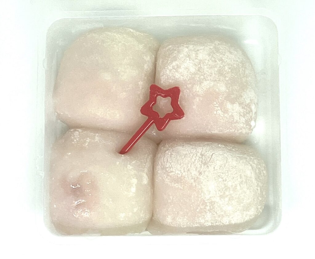 seven-eleven-sweets-rice-cake-strawberry-cheese-up