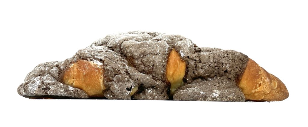 familymart-sweets-chocolate-macaron-croissant-side