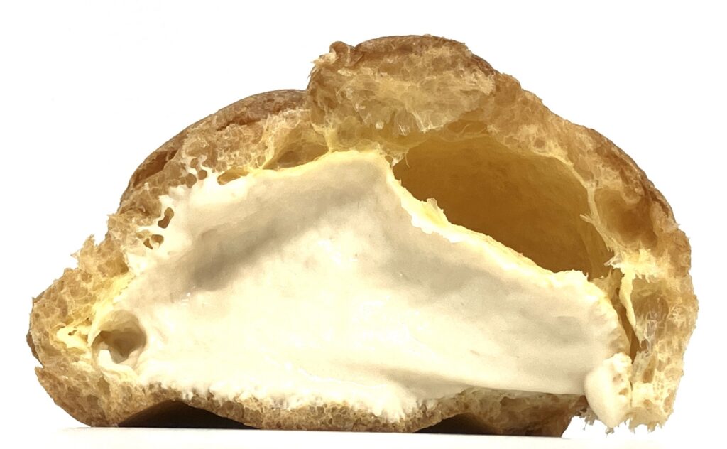 familymart-sweets-lactic-fermented-drink-cream-puff-eating 