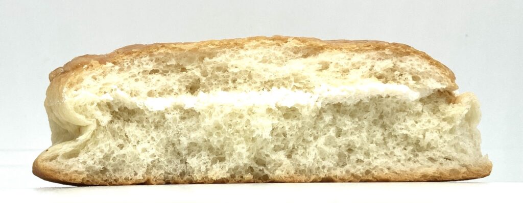 familymart-sweets-maple-sugar-sand-eating