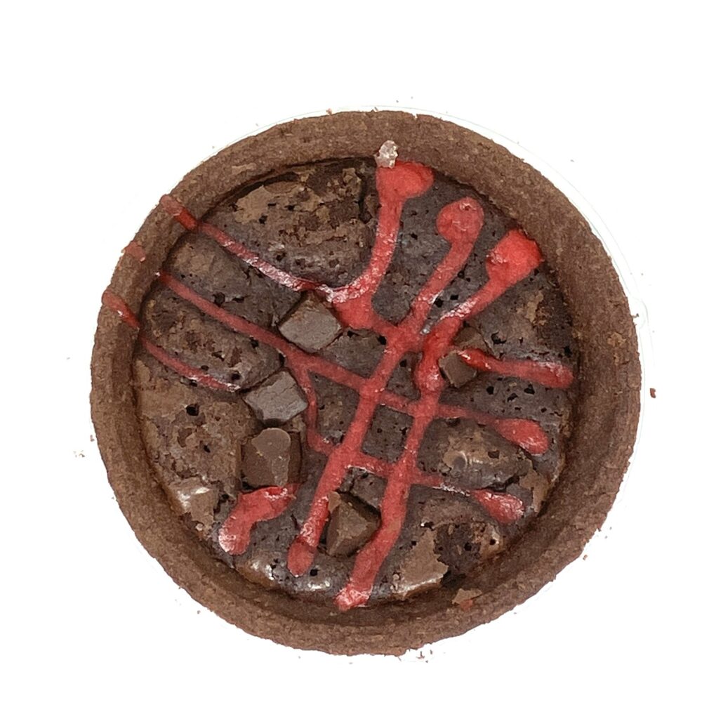 familymart-sweets-raspberry-triple-chocolate-tarte-up